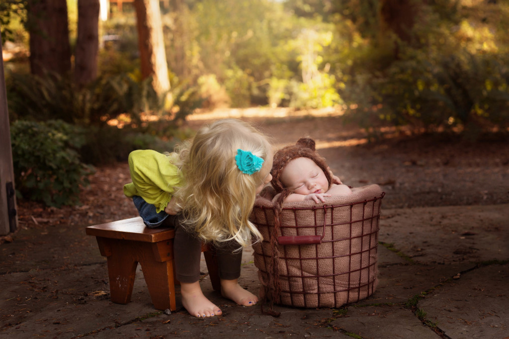 outdoor newborn mini session | Seattle newborn photographer