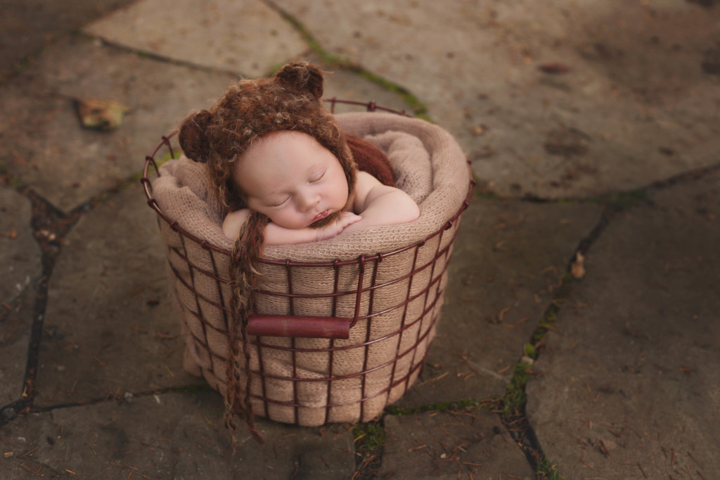 outdoor newborn mini session | Seattle newborn photographer