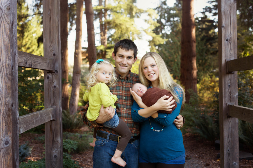 outdoor newborn mini session | Seattle newborn photographer