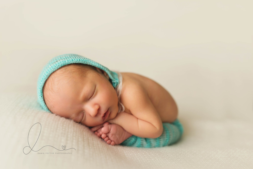 Taco pose | Issaquah-Hobart newborn baby photographer | Seattle newborn baby photographer