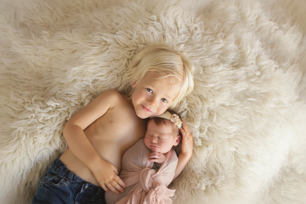 siblings | newborn photography workshop | Bellevue - Seattle newborn baby photographer