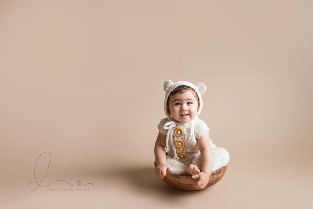 baby girl sitting up | Seattle newborn-baby photographer