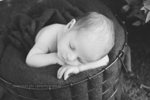wide awake| outdoor newborn | maple valley newborn photographer