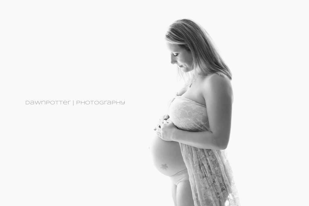glowing momma | backlit maternity | Maple Valley maternity photographer