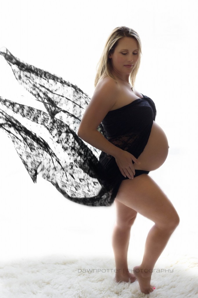 glowing momma | backlit maternity | Maple Valley maternity photographer
