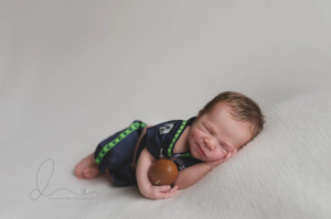 Tushy Pose | Maple Valley Covington Newborn Photographer