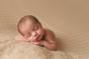 chin pose | Issaquah-Hobart Newborn Baby Photographer | Maple Valley Newborn Photographer | Seattle Newborn Photographer-Seattle newborn photographer