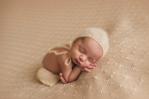 taco pose | Issaquah-Hobart Newborn Baby Photographer | Maple Valley Newborn Photographer | Seattle Newborn Photographer-Seattle newborn photographer