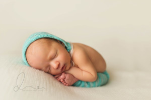 Taco pose | Issaquah-Hobart newborn baby photographer | Seattle newborn baby photographer