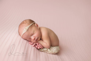 taco pose | Issaquah-Hobart newborn baby photographer | Seattle newborn baby photographer