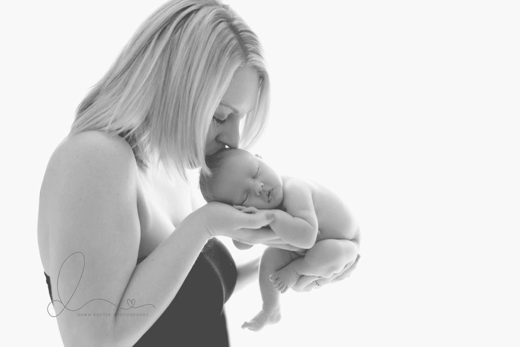 baby with momma | sleepy baby girl | issaquah belleuve newborn baby photography