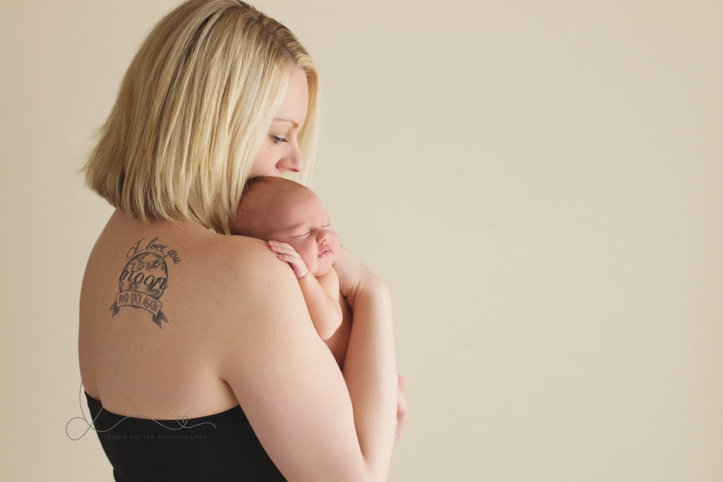 baby with momma | sleepy baby girl | issaquah belleuve newborn baby photography