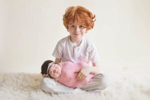 sibling newborn photo | Bellevue-Issaquah newborn baby photographer