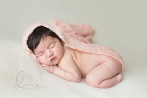simple pose | Bellevue-Issaquah newborn baby photographer