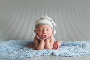 froggy pose | newborn sibling session | baby boy with big sister | issaquah - renton newborn baby photographer