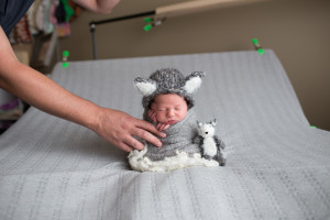 how to do the potato sack pose | behind the scenes | newborn safety | seattle bellevue newborn baby photographer