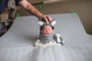 how to do the potato sack pose | behind the scenes | newborn safety | seattle bellevue newborn baby photographer