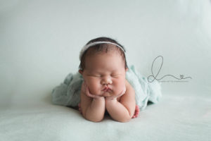 Bellevue newborn session | baby girl froggy pose