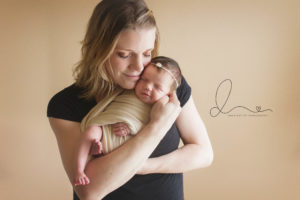 enumclaw newborn photographer | baby with momma smiling