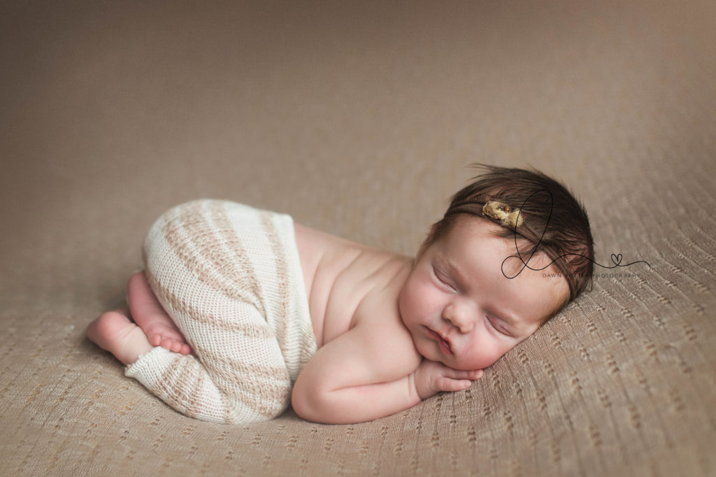 enumclaw newborn photographer | tushy pose